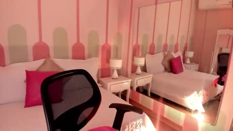 Sharlot online show from November 8, 2:42 pm