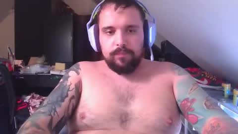 Snapshot of _smiley_bear27 chatting on October 18, 8:40 am _smiley_bear27 online show from October 18, 8:40 am