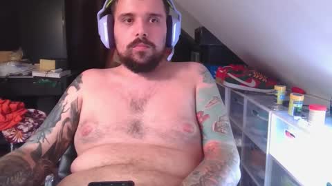 Snapshot of _smiley_bear27 chatting on October 21, 9:14 am _smiley_bear27 online show from October 21, 9:14 am