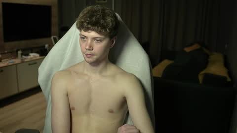 OLIVERpvt is open online show from April 3, 3:30 pm