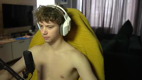 OLIVERpvt is open online show from March 8, 8:18 am