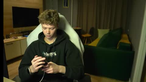 OLIVERpvt is open online show from November 25, 12:04 pm