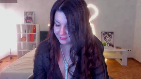 Erica online show from November 28, 2:30 am