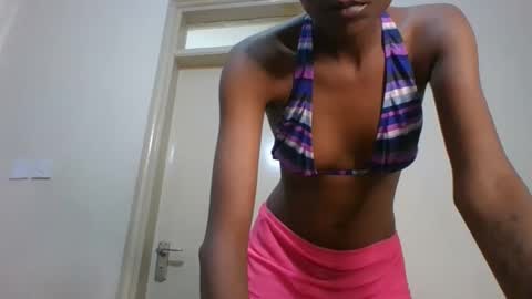 _sweetebony_r online show from May 20, 11:38 am