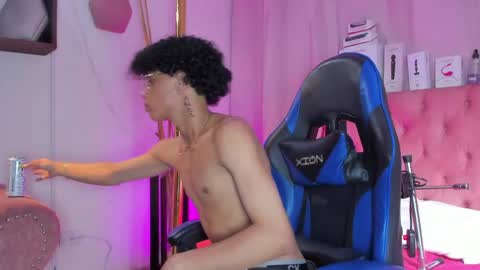 Taylor online show from April 17, 10:01 pm