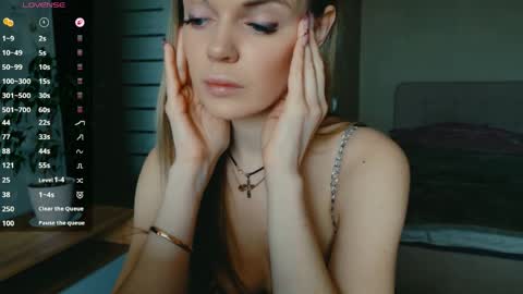 _vanillasky_ online show from April 16, 7:08 am