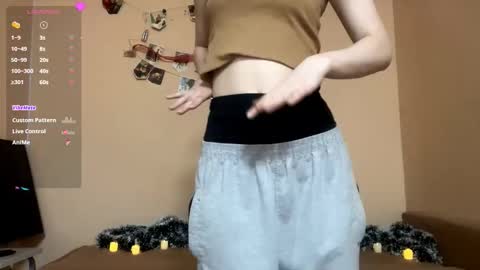 Mia online show from December 18, 4:13 pm