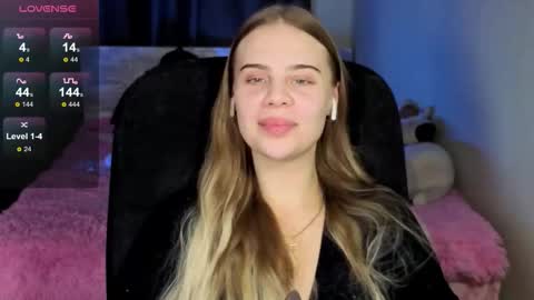 Snapshot of _wednesday_addams_ chatting on October 21, 12:32 pm Vera online show from October 21, 12:32 pm