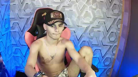  white fox  online show from November 14, 5:37 pm