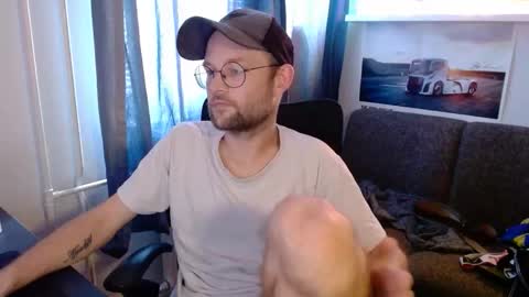 _whoisthatguy_ online show from May 27, 5:21 pm