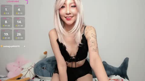 Mia online show from May 20, 10:27 pm