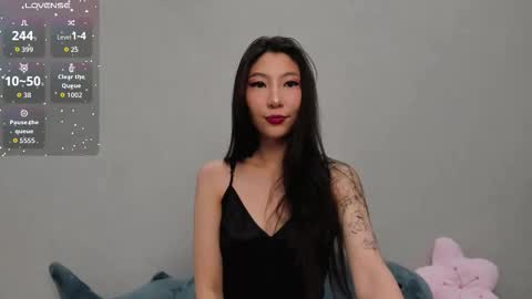 Mia online show from November 12, 12:35 am