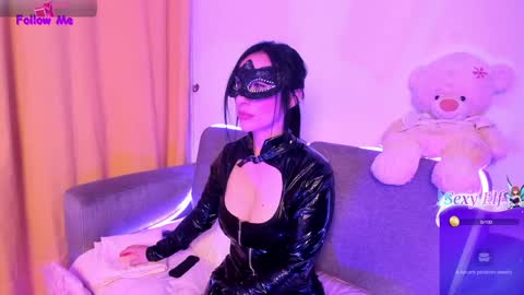 Zoe  online show from December 7, 2:25 am