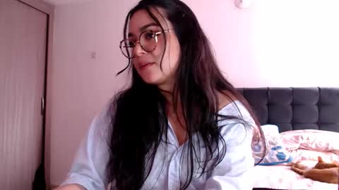 Leona  online show from December 5, 4:38 pm