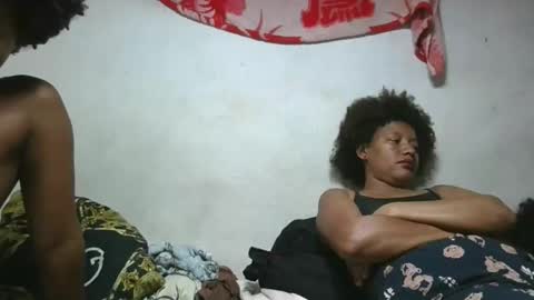 aangevelo online show from December 5, 7:11 pm