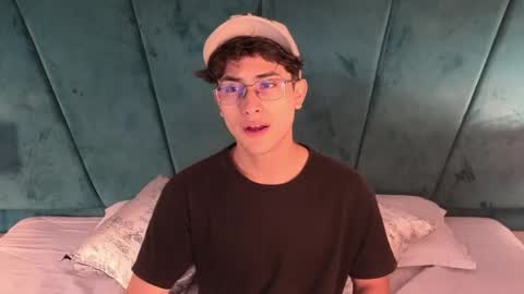 Aaron Ezequiel online show from April 21, 6:48 pm