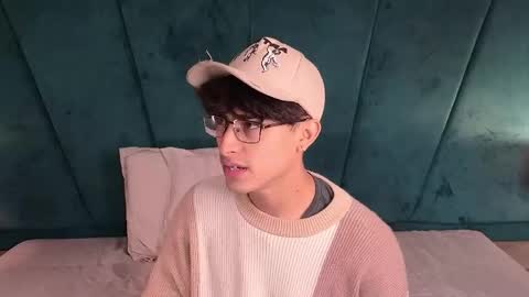 Aaron Ezequiel online show from April 17, 12:40 pm