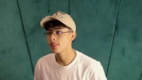 Aaron Ezequiel online show from October 11, 11:52 pm