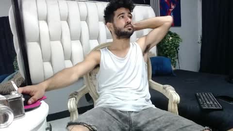 aaron_jones_1 online show from April 21, 3:35 am