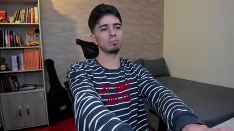 Aaron online show from February 28, 8:28 pm