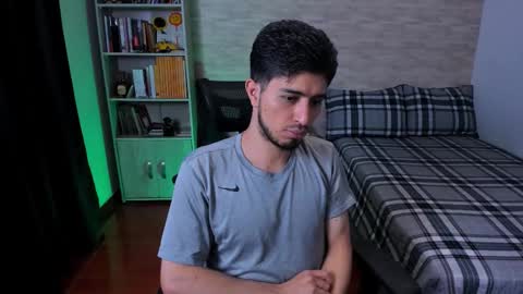 Aaron online show from September 8, 7:46 pm