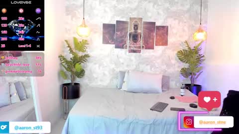 Snapshot of aaron_st chatting on February 19, 5:06 pm Aaron online show from February 19, 5:06 pm