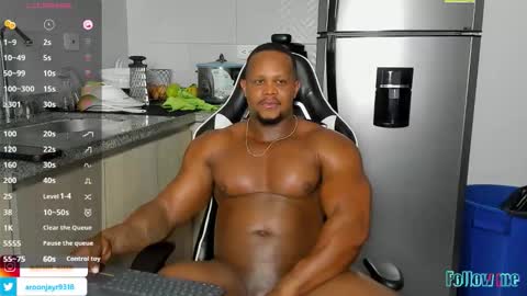 Snapshot of aaron_st chatting on October 8, 10:05 pm Aaron online show from October 8, 10:05 pm
