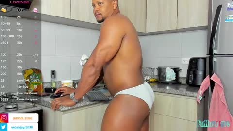 Snapshot of aaron_st chatting on September 14, 12:28 pm Aaron online show from September 14, 12:28 pm