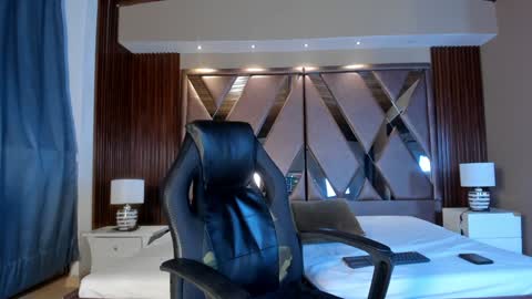 Aaron online show from December 6, 12:18 am