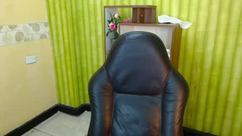 im NiallDun online show from December 31, 6:59 am