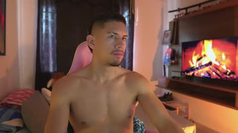 AARON  online show from May 11, 2:13 pm