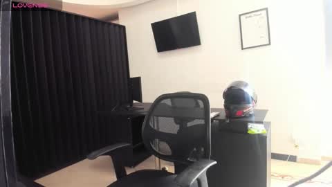 ig aaron hunter123 online show from March 21, 2:00 pm