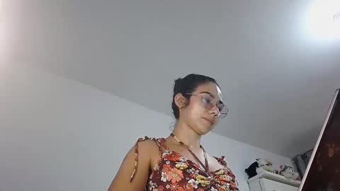 Snapshot of abbi_moon chatting on February 25, 8:32 pm Martina online show from February 25, 8:32 pm