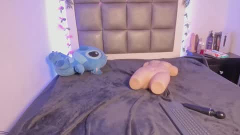 abbiee_collins online show from February 12, 4:05 am