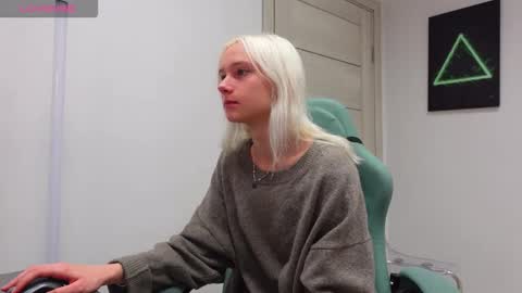 ABBY LAKER online show from September 28, 6:00 am