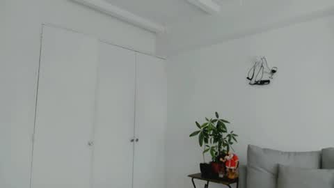 Laura  online show from August 4, 6:37 pm
