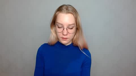 Snapshot of abbymoore__ chatting on January 18, 9:34 am Abby Lovense is active online show from January 18, 9:34 am