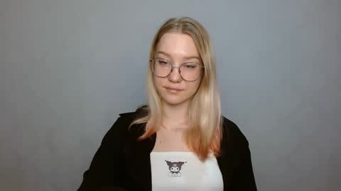 Snapshot of abbymoore__ chatting on January 21, 1:21 pm Abby Lovense is active online show from January 21, 1:21 pm