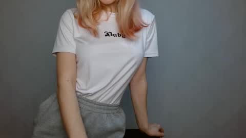 Snapshot of abbymoore__ chatting on January 13, 1:17 pm Abby Lovense is active online show from January 13, 1:17 pm