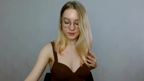 Snapshot of abbymoore__ chatting on February 25, 9:53 am Abby Lovense is active online show from February 25, 9:53 am