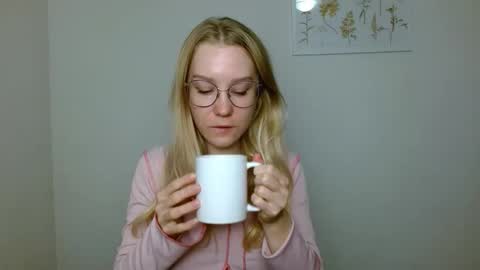 Snapshot of abbymoore__ chatting on September 28, 10:57 am Abby Lovense is active online show from September 28, 10:57 am