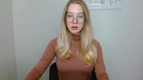 Snapshot of abbymoore__ chatting on October 4, 9:29 am Abby Lovense is active online show from October 4, 9:29 am