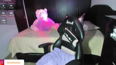 Snapshot of abbyxlee chatting on March 6, 10:15 pm     online show from March 6, 10:15 pm