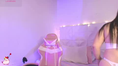 Abril  online show from February 17, 6:40 pm