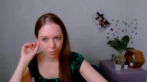 adamais_ online show from April 14, 9:34 am