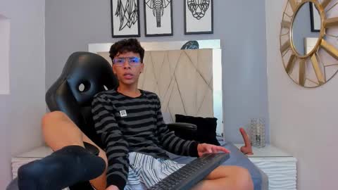 Adams Bobby online show from December 2, 11:41 am