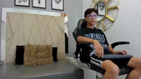 Adams Bobby online show from October 28, 12:17 pm