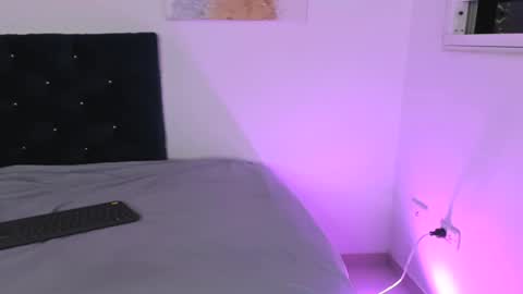 ADAMS Y NIKI online show from December 17, 11:16 pm