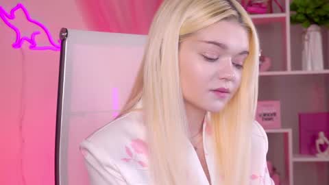 Adele  2200 -700  1000  UTCGMT 100 online show from April 26, 3:37 am