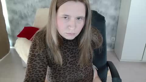 adelinalawson online show from April 1, 10:16 am